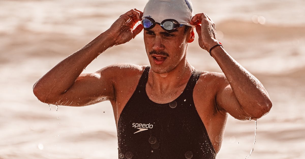 améliorez vos performances en natation pour le triathlon grâce à des conseils et techniques efficaces adaptés à tous les niveaux.
