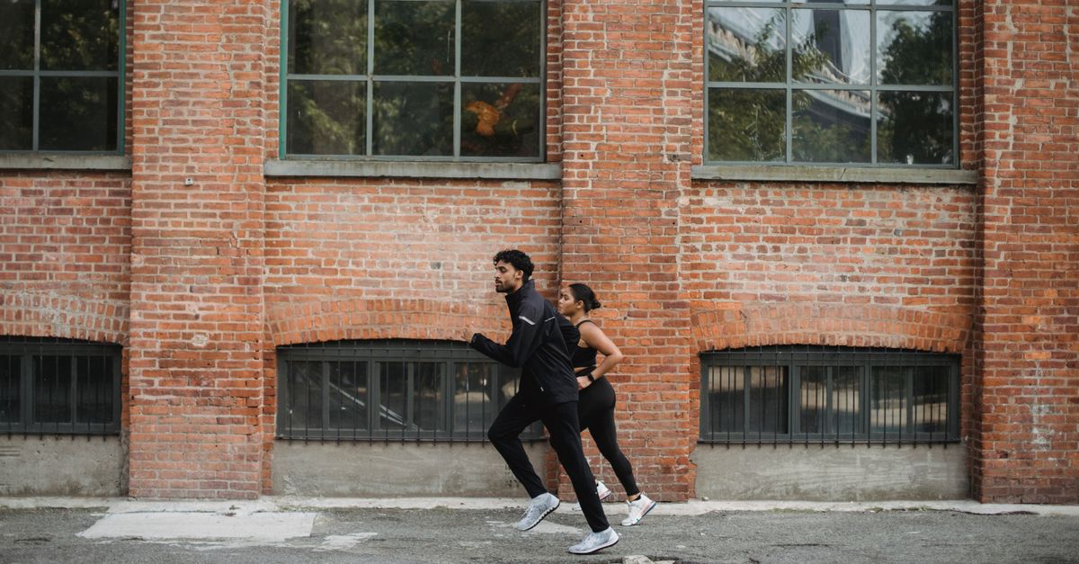 découvrez l'importance de la cadence de course pour améliorer vos performances, optimiser votre foulée et réduire les risques de blessures en running.