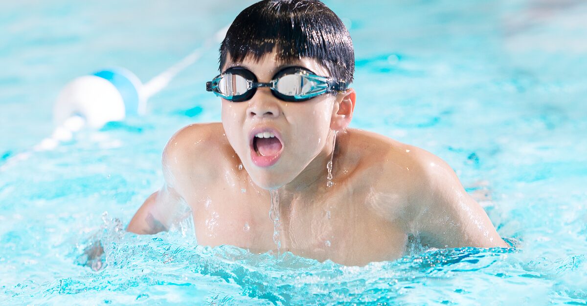 découvrez l'importance du rythme respiratoire en natation pour améliorer vos performances et votre endurance dans l'eau.