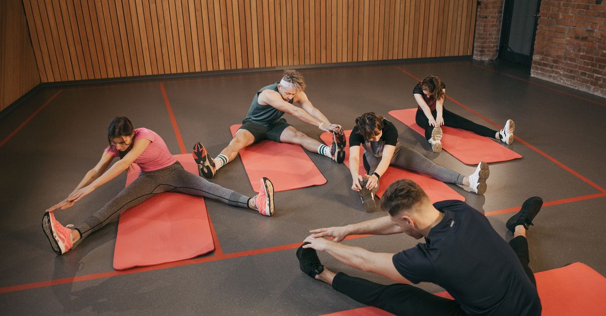 entraînement en groupe : améliorez votre forme physique et votre motivation grâce à des séances dynamiques et conviviales adaptées à tous les niveaux.