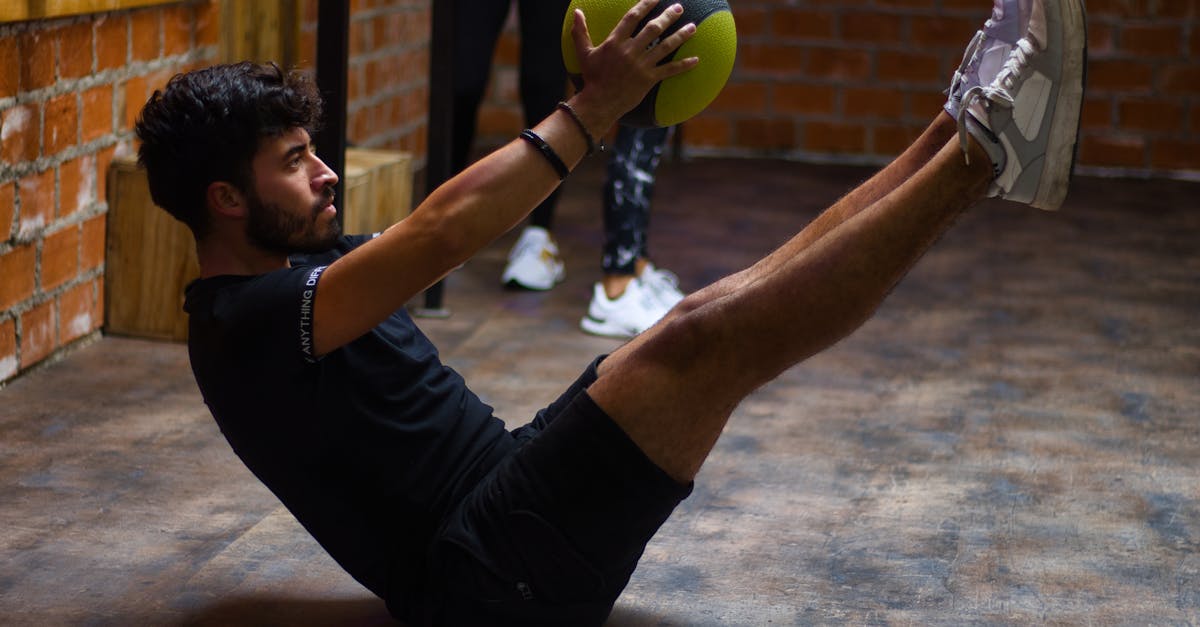 découvrez le cross-training, une méthode d'entraînement complète combinant cardio, musculation et exercices fonctionnels pour améliorer votre endurance, force et agilité.