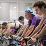 découvrez l'importance du cyclisme dans le triathlon et comment il influence la performance globale des athlètes.