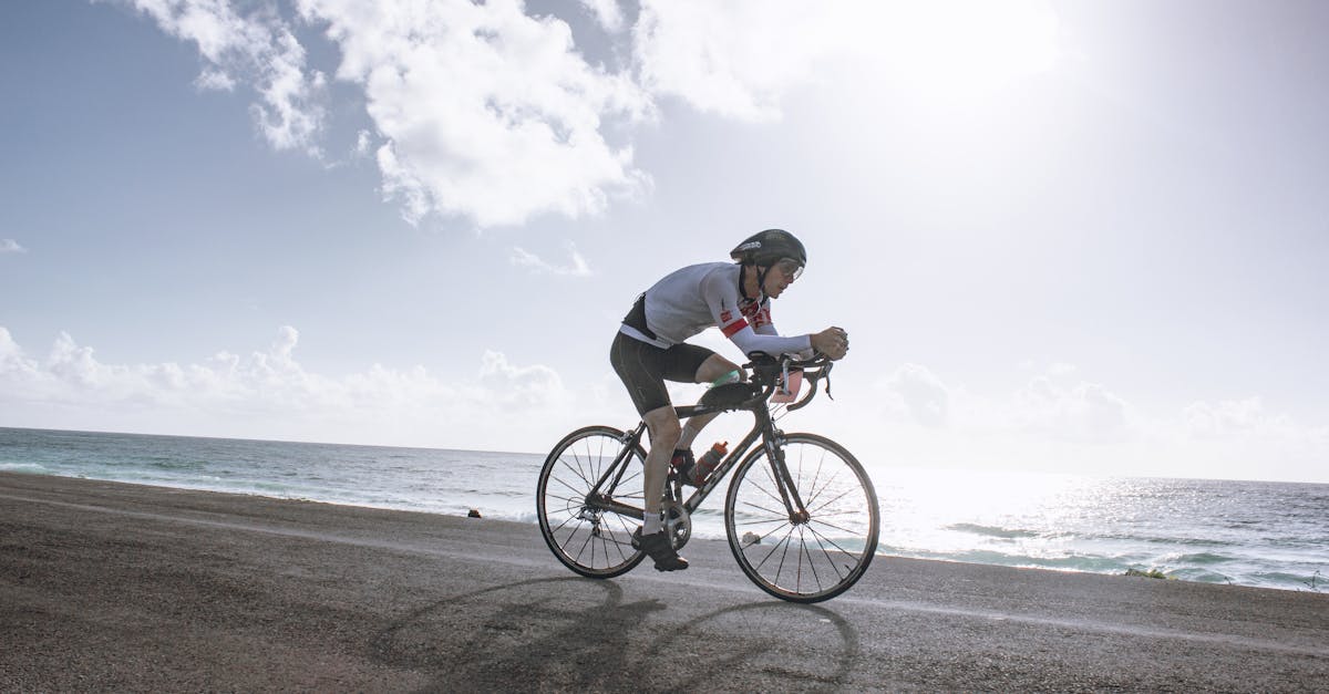 découvrez un plan d'entraînement de triathlon complet pour améliorer votre endurance, puissance et performance. adapté aux débutants comme aux athlètes confirmés.
