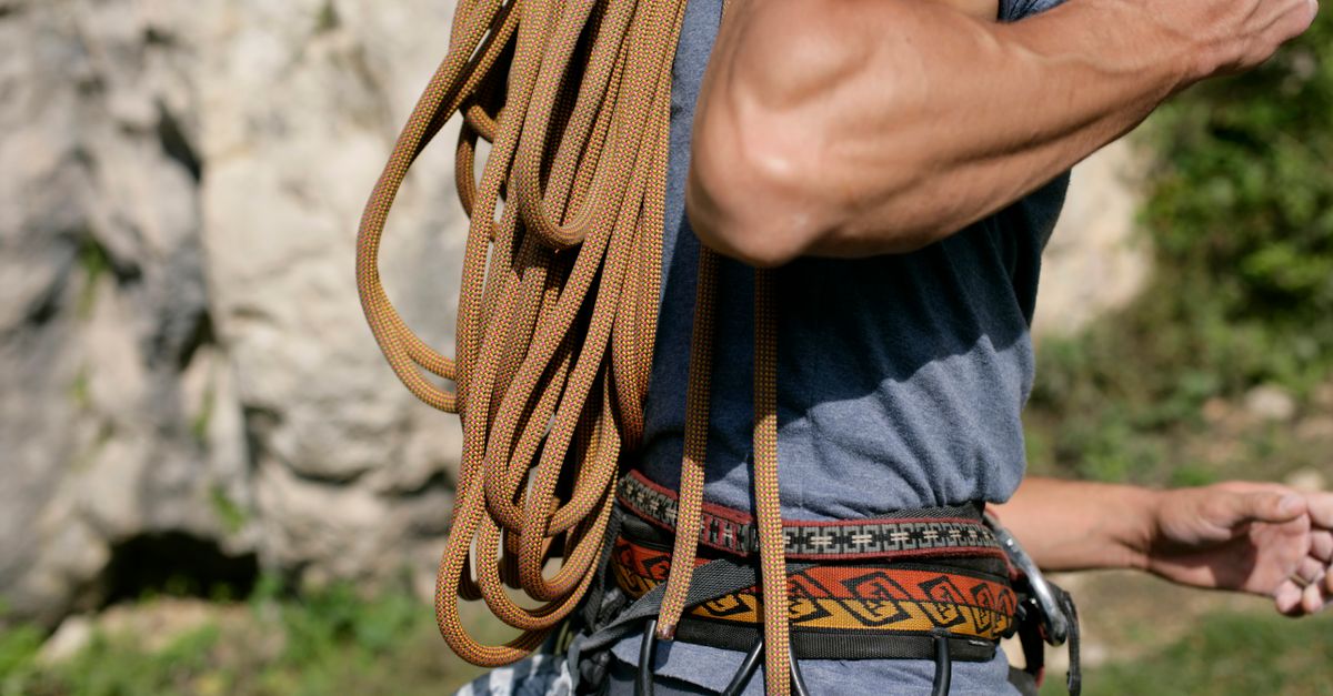 découvrez les techniques d'escalade essentielles pour améliorer votre performance et garantir votre sécurité en montagne.
