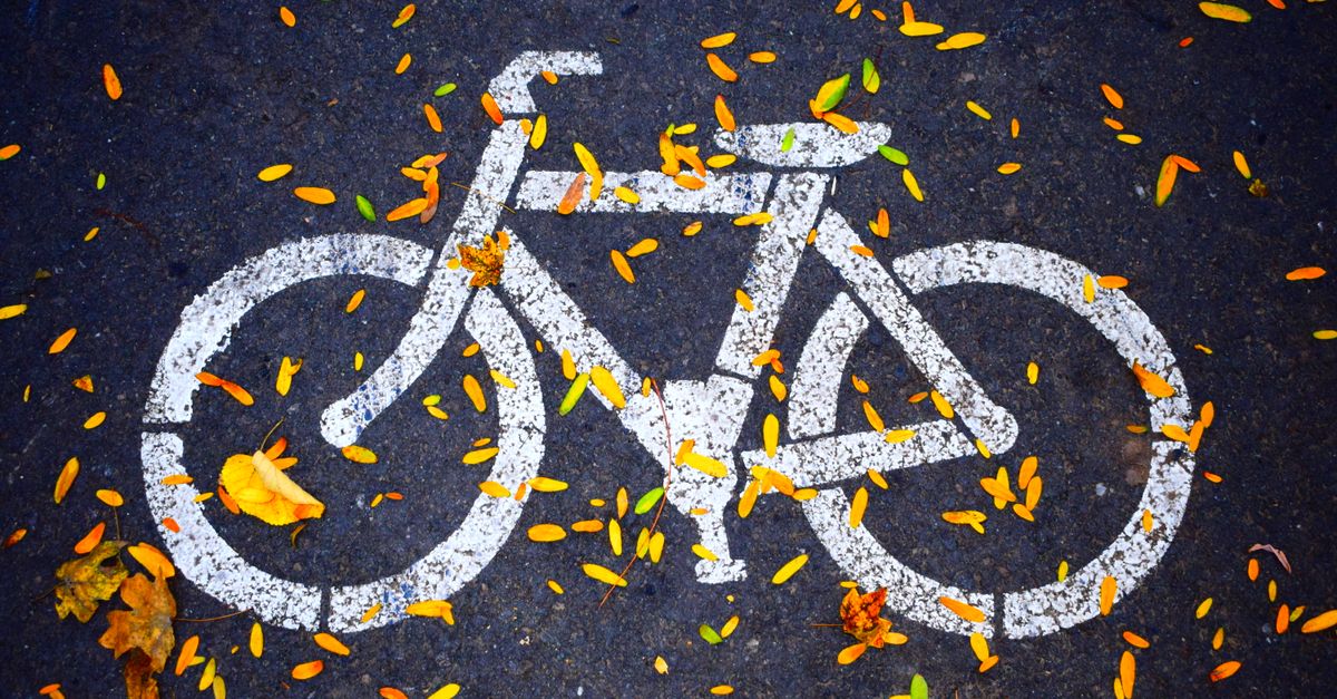 améliorez vos performances en cyclisme grâce à des conseils d'entraînement, nutrition et techniques adaptés pour tous les niveaux.