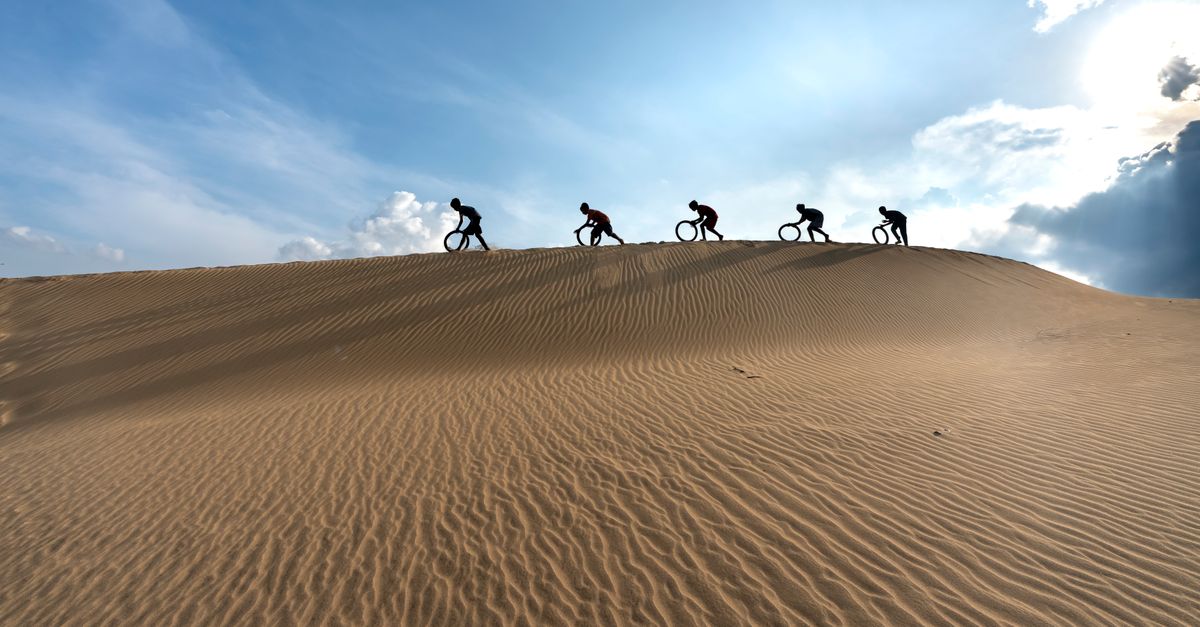 découvrez la variation des terrains pour le cyclisme, des pistes urbanisées aux sentiers montagneux, et améliorez votre expérience de ride.