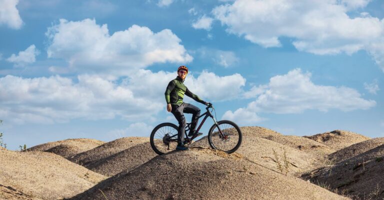 découvrez les variations de terrain pour le cyclisme et améliorez vos performances grâce à des conseils adaptés à chaque type de parcours.