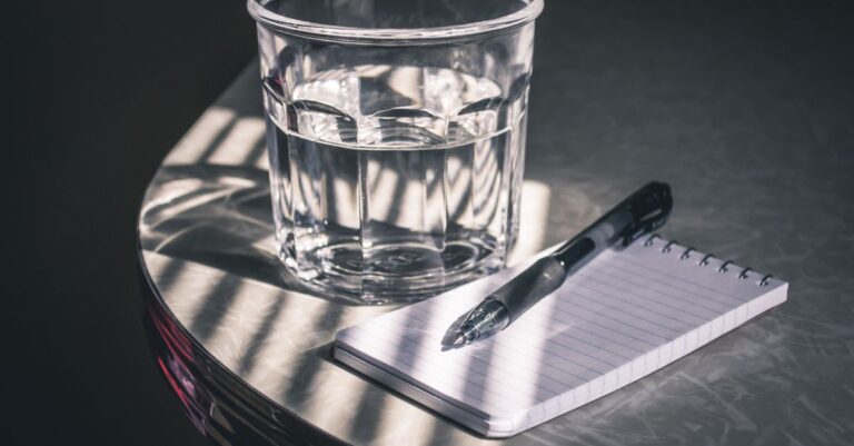 planifiez votre hydratation quotidienne pour rester en forme et en bonne santé grâce à nos conseils personnalisés.