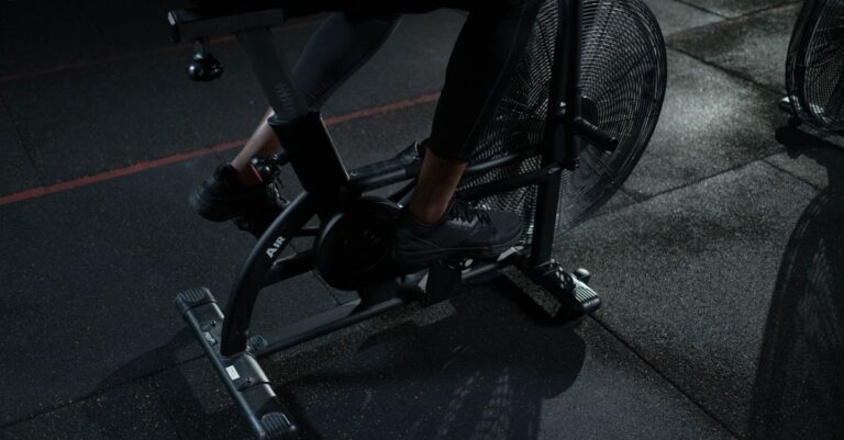 découvrez les bienfaits de l'entraînement fractionné pour améliorer votre endurance, brûler des calories rapidement et augmenter votre performance physique.