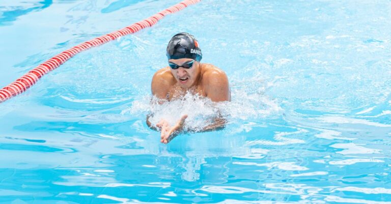 participez à nos sessions de natation pour tous les niveaux et profitez d'un entraînement complet dans une ambiance conviviale.