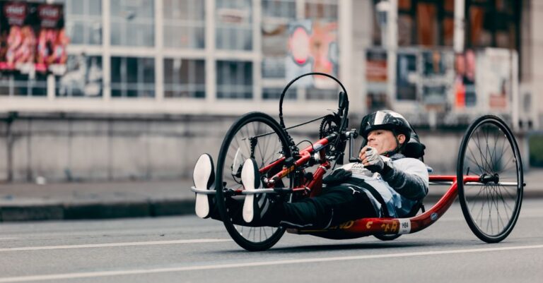 découvrez comment adapter efficacement votre plan d'entraînement pour atteindre vos objectifs sportifs tout en évitant les blessures.