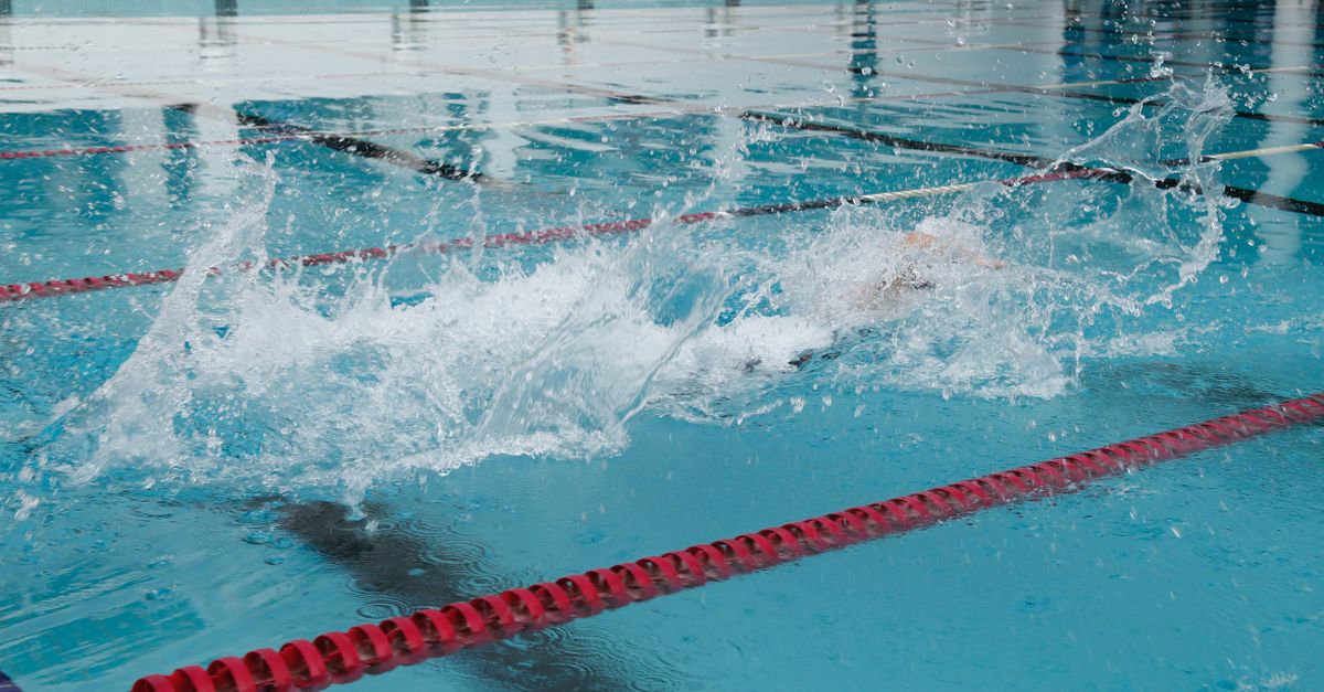 découvrez les meilleures techniques d'échauffement pour la natation en eau libre afin d'améliorer vos performances et prévenir les blessures avant chaque session.