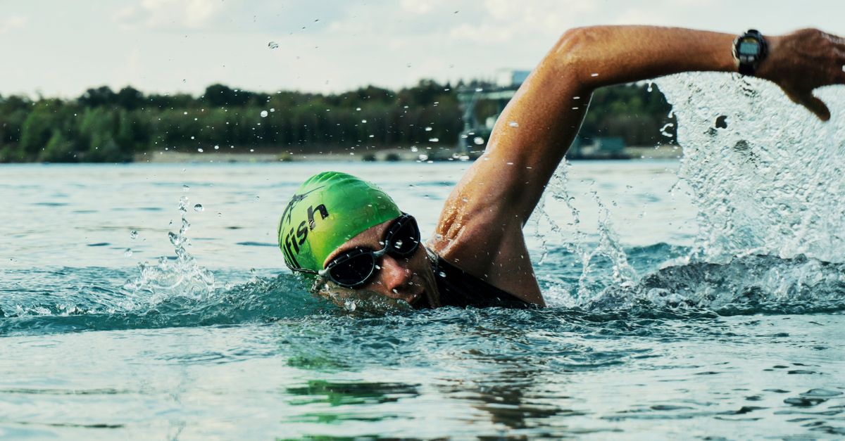 découvrez des techniques d'échauffement efficaces pour la natation en eau libre afin d'améliorer vos performances et prévenir les blessures avant chaque séance.