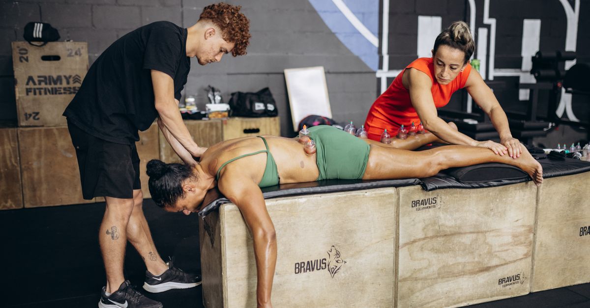 découvrez des conseils et techniques efficaces pour optimiser la récupération musculaire après l'effort et améliorer vos performances sportives.