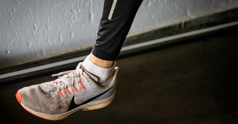 découvrez des conseils et techniques efficaces pour améliorer votre foulée de course et optimiser vos performances en running.
