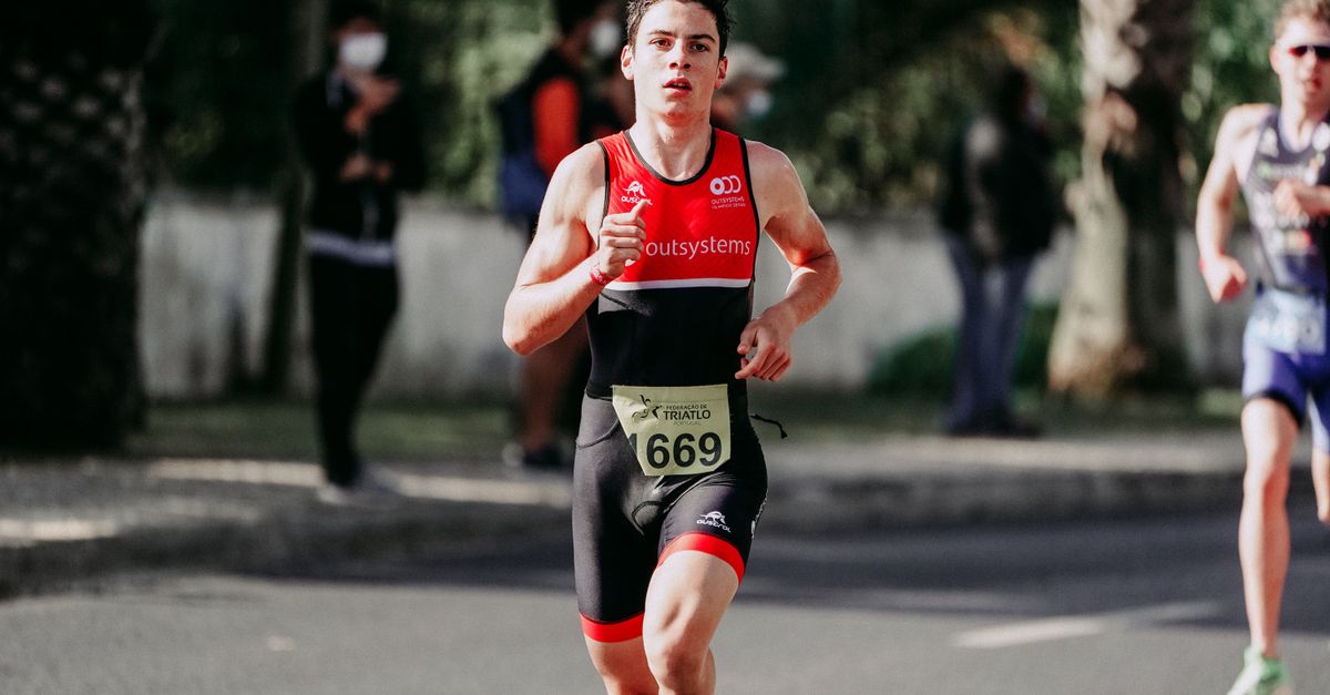 découvrez des stratégies d'entraînement efficaces pour le triathlon, incluant conseils de préparation physique, nutrition et gestion du temps pour améliorer vos performances.