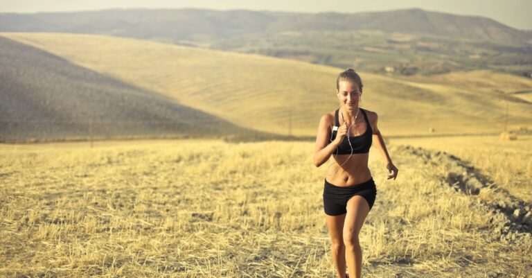 entraînement en côte : améliorez votre endurance, force et vitesse grâce à des séances de course en montée adaptées à tous les niveaux.