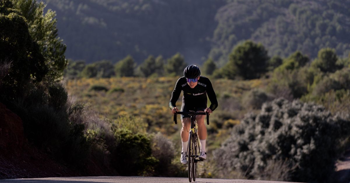 découvrez les bienfaits de l'entraînement en côte pour améliorer votre endurance, renforcer vos muscles et augmenter votre performance globale.