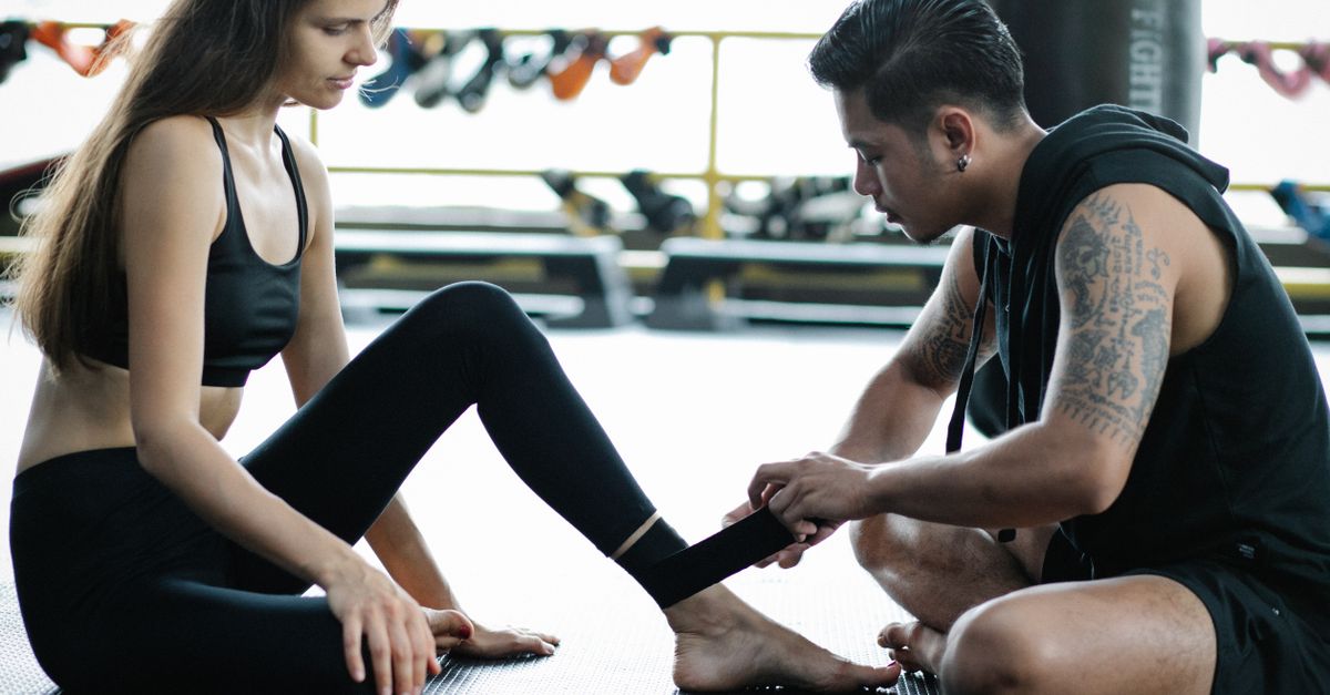 découvrez les meilleures stratégies et conseils pour prévenir les blessures et rester en bonne santé lors de vos activités physiques.