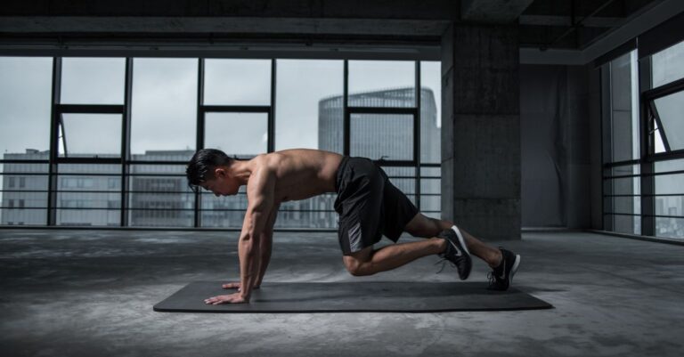 découvrez des techniques efficaces pour le renforcement musculaire, améliorer votre force et votre endurance grâce à des exercices adaptés.