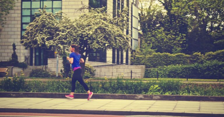 découvrez tout sur le running : conseils, entraînements, équipements et motivation pour améliorer vos performances et profiter pleinement de la course à pied.