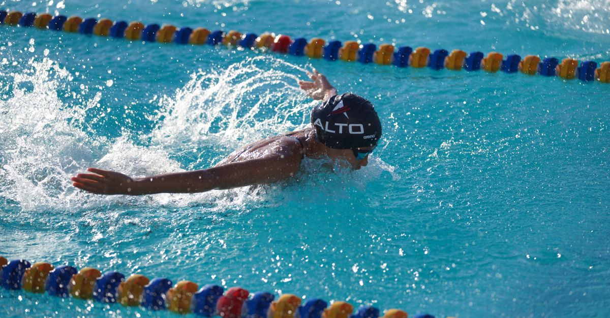 découvrez des techniques efficaces et des conseils pratiques pour améliorer votre vitesse en natation et maximiser vos performances dans l'eau.