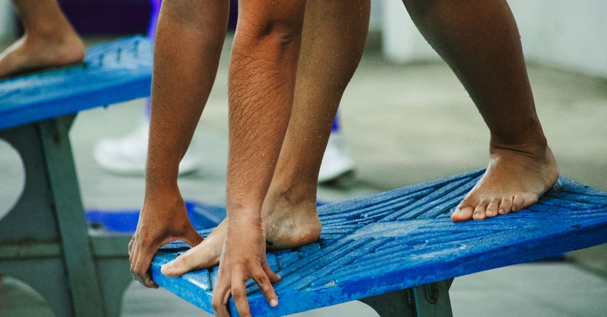 découvrez les techniques de départ en natation pour améliorer vos performances et gagner en rapidité dès le premier coup de pied.