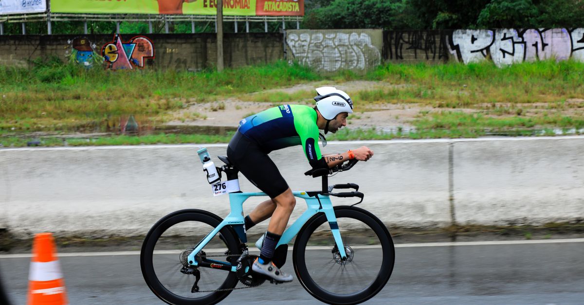 découvrez tout sur le triathlon : entraînements, conseils, équipements et compétitions pour exceller dans les trois disciplines combinées de la natation, du cyclisme et de la course à pied.