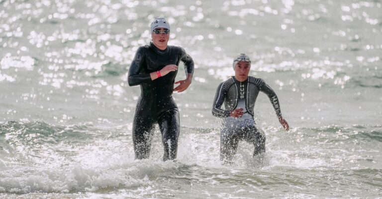 découvrez tout sur le triathlon : entraînement, conseils, équipement et compétitions pour les passionnés de ce sport combinant natation, cyclisme et course à pied.