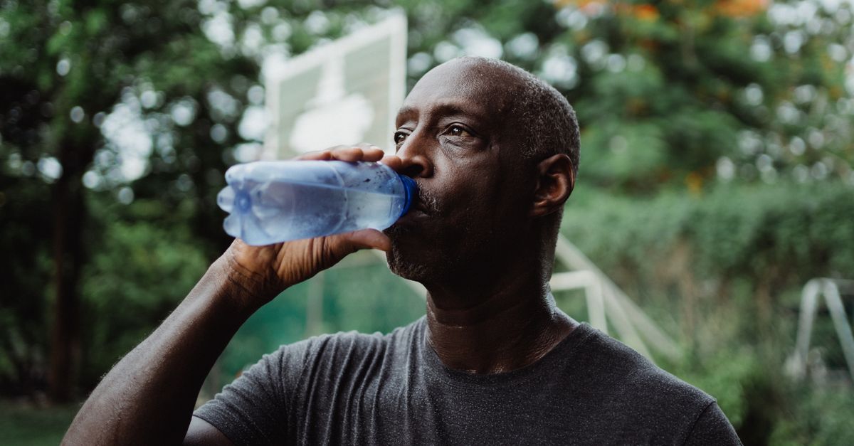 gestion de l'hydratation : conseils et stratégies pour maintenir un équilibre optimal en eau et favoriser la santé au quotidien.